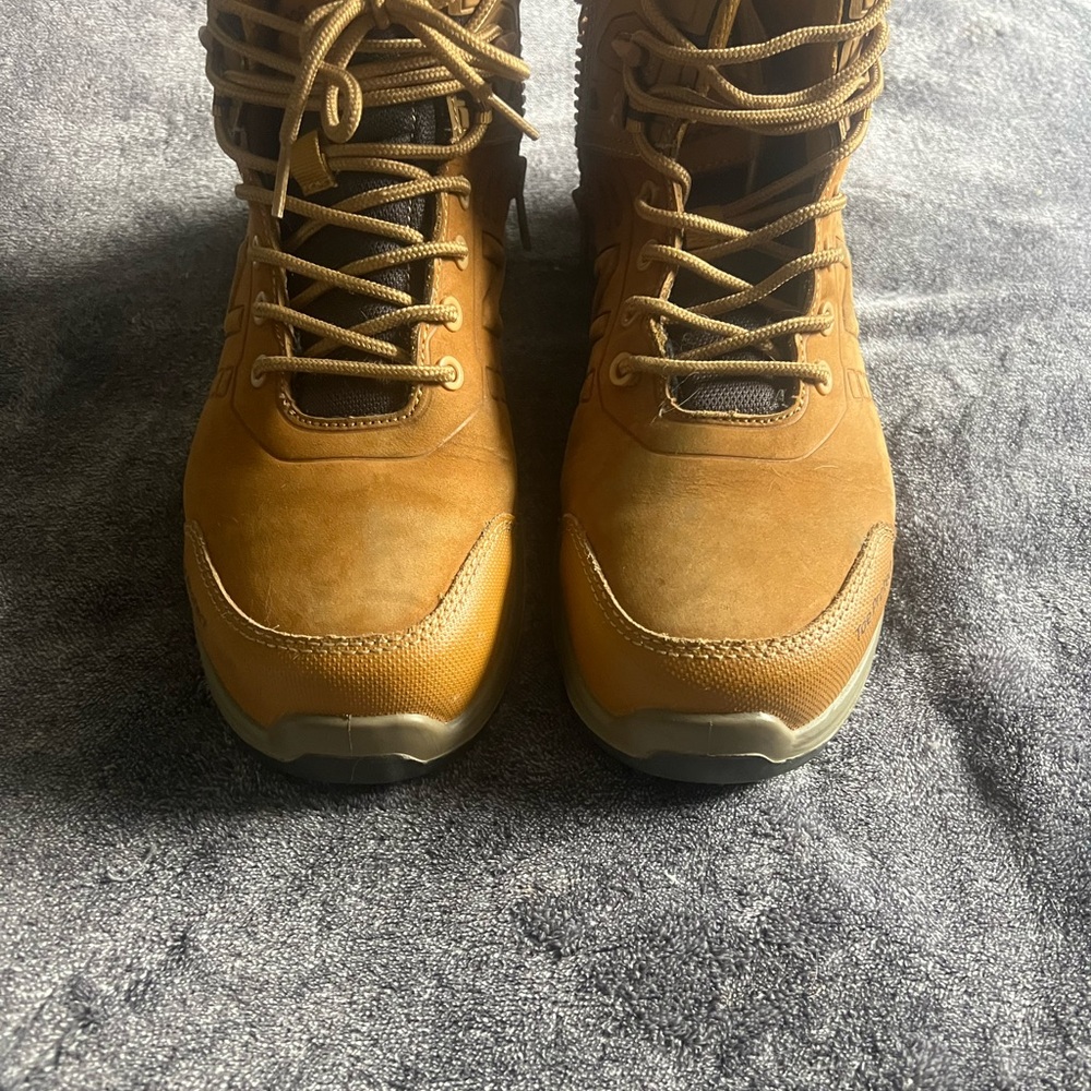 New Balance Men's Tan Boots